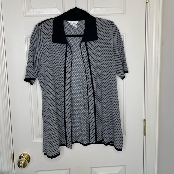Misook Sweaters - Exclusively Misook Black & White Open Front Short Sleeve Knit Cardigan M